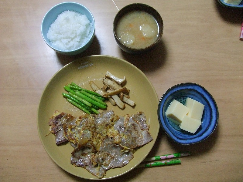 豚肉のピカタ（エリンギ＆アスパラソテー）・卵豆腐・味噌汁
