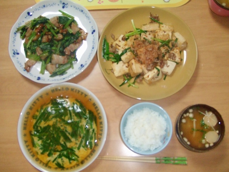ニラ玉・豆腐＆ミンチあっさり風炒め・小松菜＆豚肉炒め・味噌汁